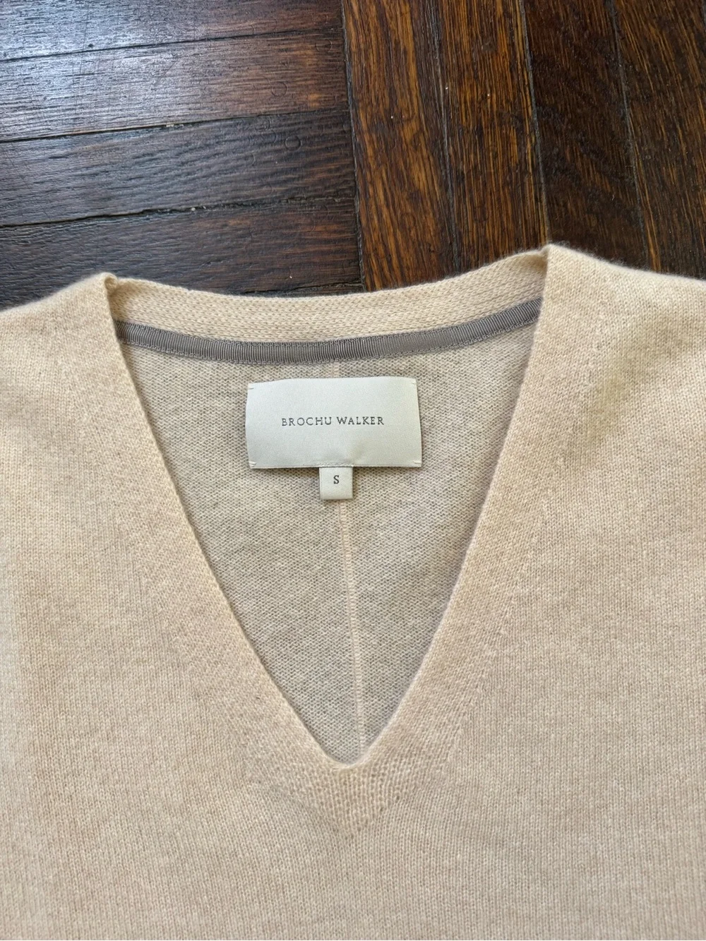 BROCHU WALKER Cashmere V-Neck Short Sleeve Knit Sweater in Cream